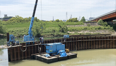 油圧式杭圧入引抜工法（GRBｼｽﾃﾑ施工）都市計画道路高橋細谷線 竜宮橋橋りょう整備工事その2